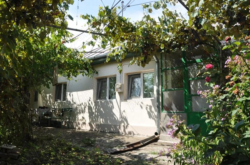 Casă cu 4 camere cu Teren 529 Mp în Central