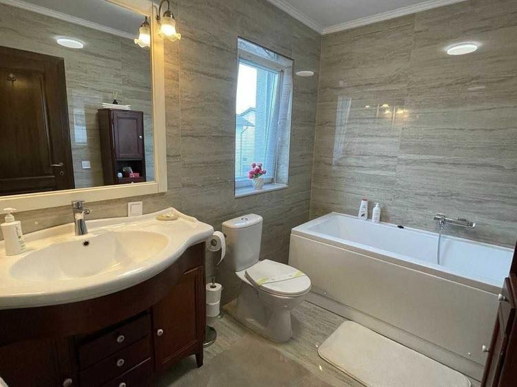Casă cu 4 camere în Exterior Vest