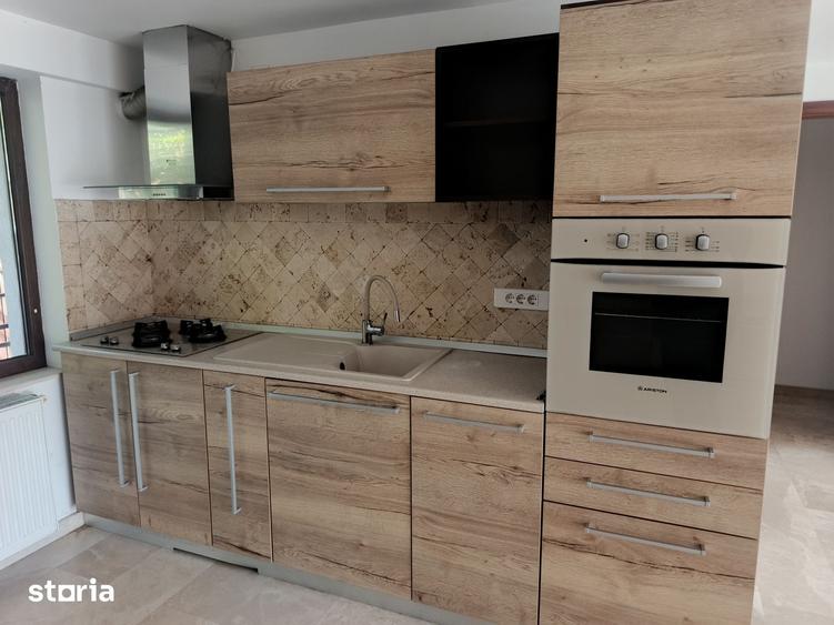 Casă cu 4 camere cu Teren 400 Mp în Central