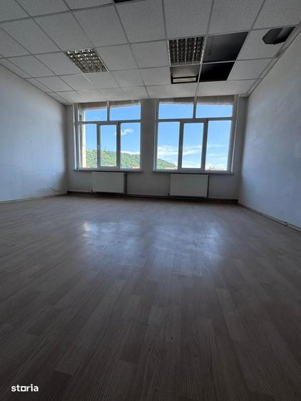 Spațiu comercial, de 990 mp, în Central