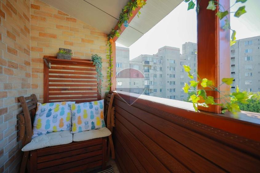 Apartament cu 3 camere decomandat, mobilat în Decebal