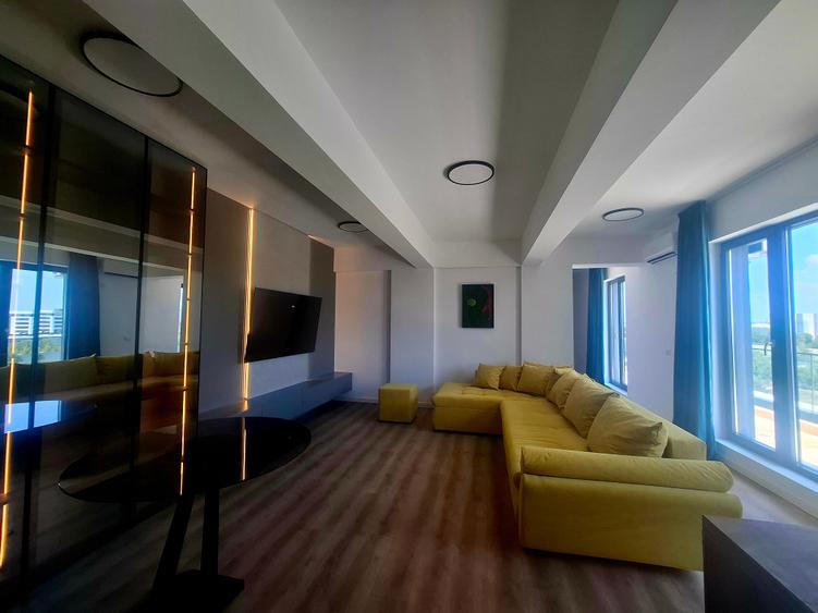 Penthouse cu 3 camere decomandat în Prelungirea Ghencea