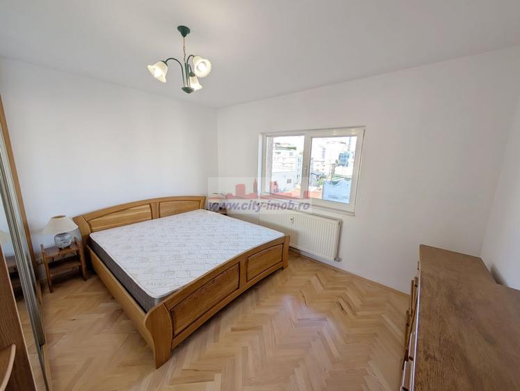 Apartament cu 2 camere decomandat în Victoriei