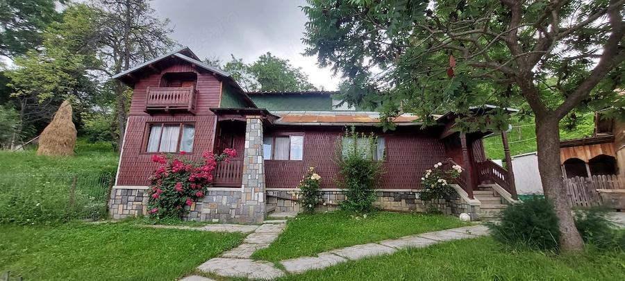 Casă cu 2 camere cu Teren 1745 Mp în Poiana