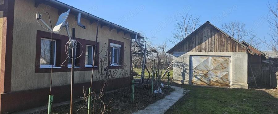 Casă cu 6 camere în Plopu