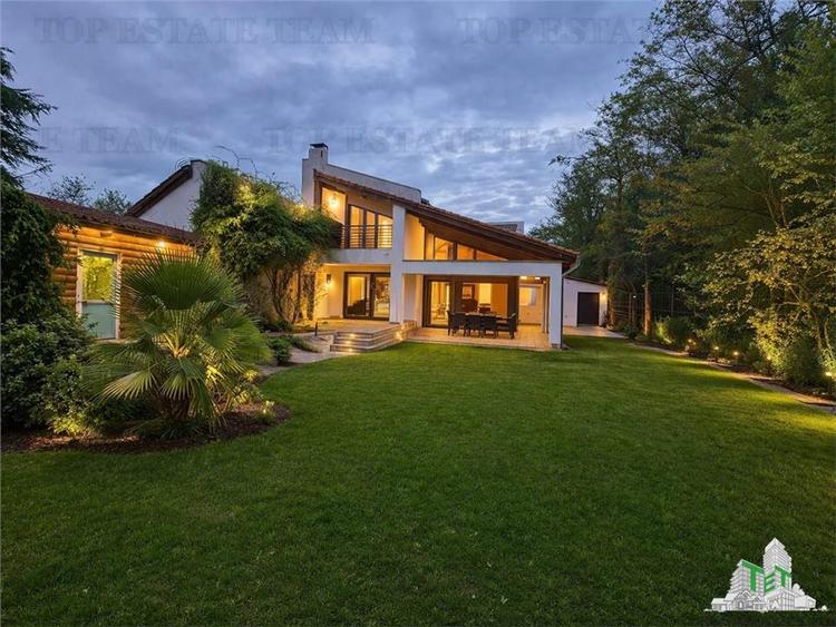 Casă individuală cu 7 camere cu Teren 1000 Mp în Corbeanca