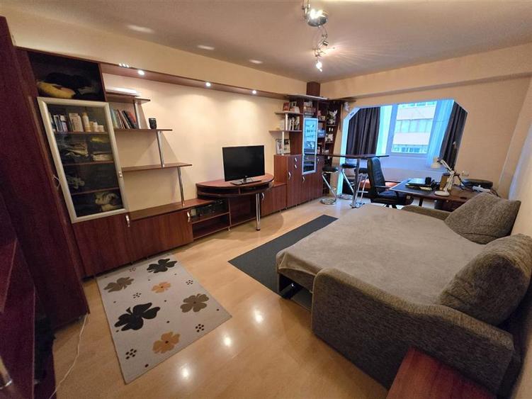 Apartament cu 4 camere decomandat, mobilat în Răcădău