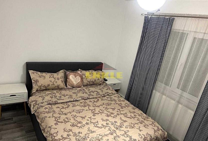 Apartament cu 2 camere semidecomandat, mobilat în Central