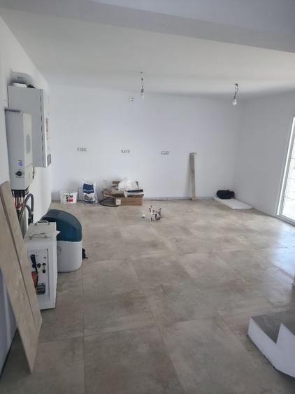 Casă cu 4 camere în Poarta Albă