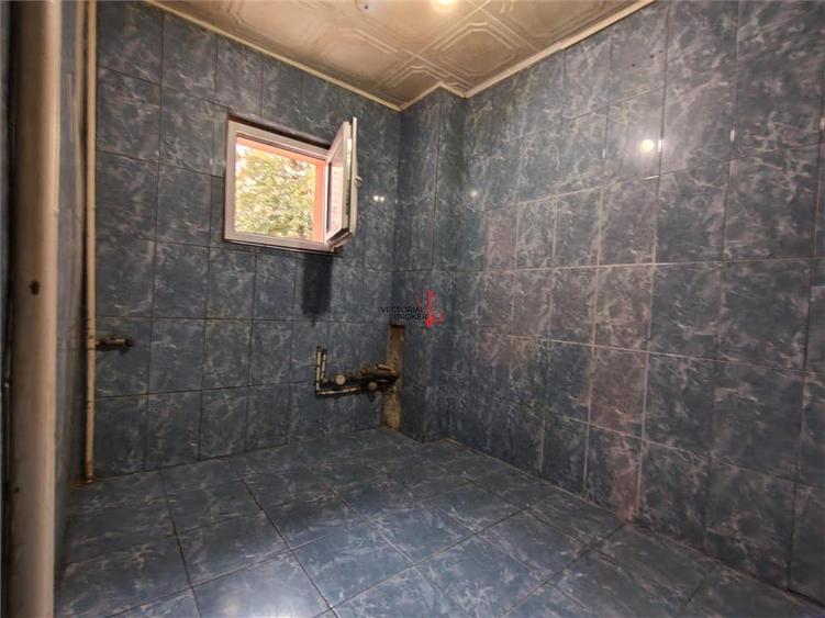 Apartament cu 4 camere decomandat în Titan