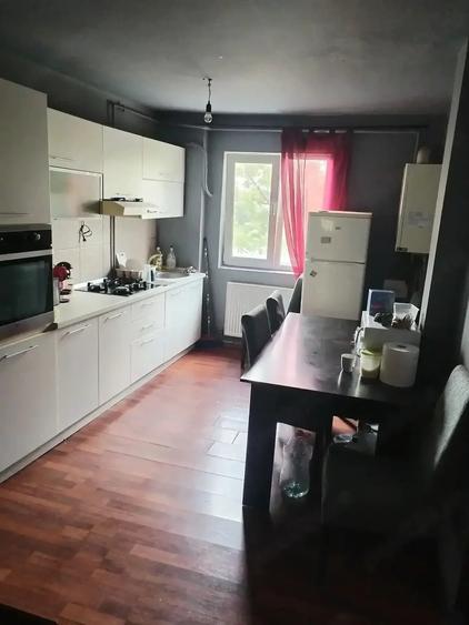 Apartament cu 3 camere decomandat în Cetății