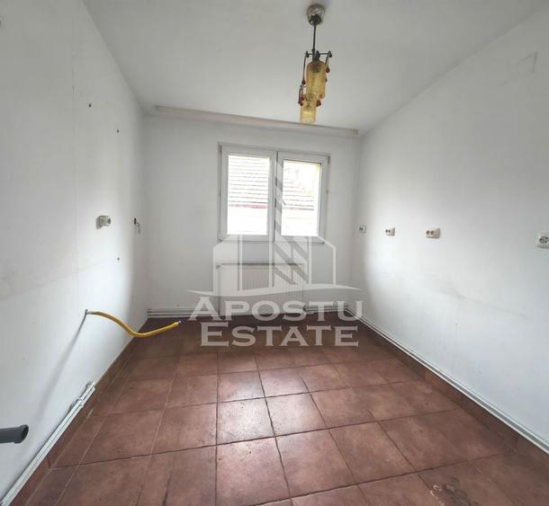 Apartament cu 2 camere decomandat în Torontalului