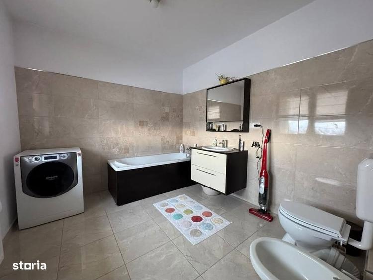 Apartament cu 3 camere în Tractorul