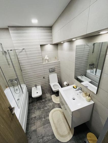 Apartament cu 3 camere decomandat în Petros