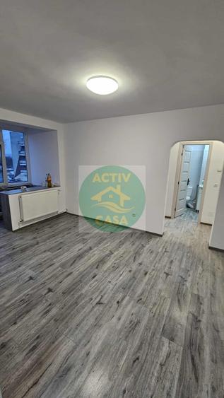 Apartament cu 3 camere semidecomandat în Central