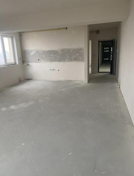 Apartament cu 3 camere semidecomandat în Gilău
