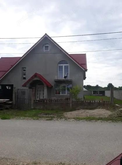 Casă cu 4 camere cu Teren 900 Mp în Gavojdia