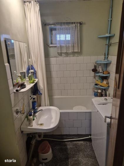 Apartament cu 4 camere decomandat în Drumul Taberei