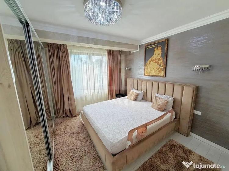 Apartament cu 5 camere decomandat în Craiovița Nouă
