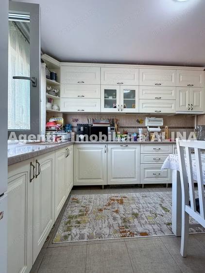 Apartament cu 3 camere decomandat în Astoria