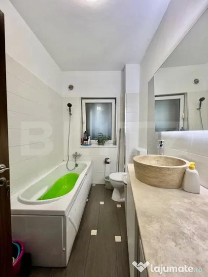 Apartament cu 4 camere semidecomandat, mobilat în Europa