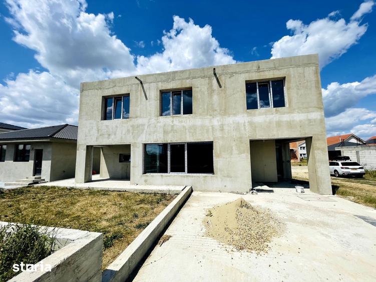 Casă cu 8 camere cu Teren 480 Mp în Tokai