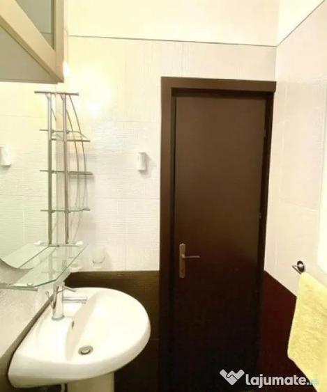Apartament cu 4 camere decomandat în Rădăuți