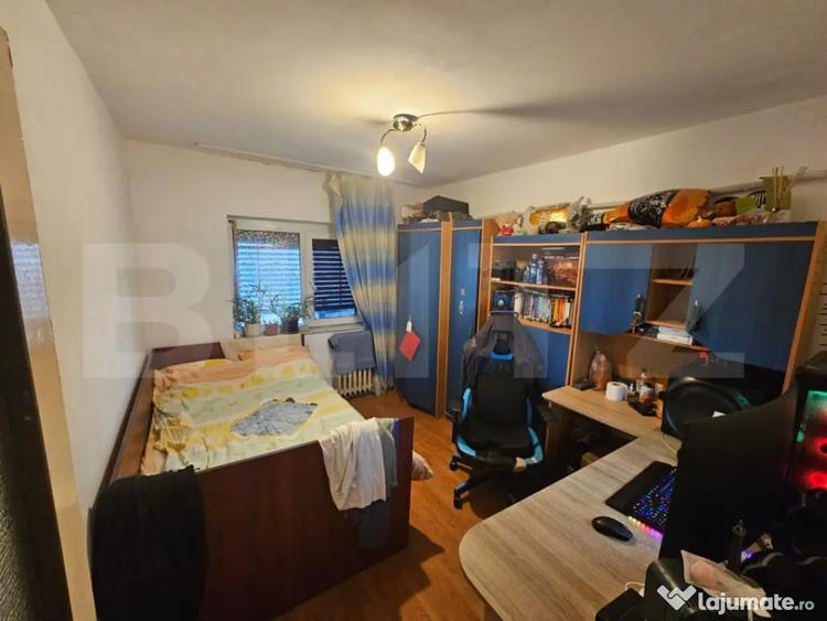 Apartament cu 3 camere decomandat în Cetate