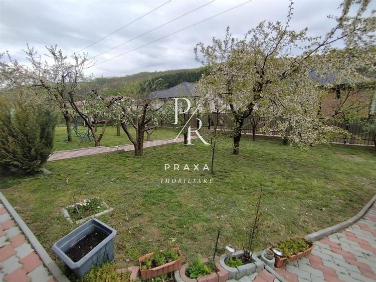 Casă individuală cu 6 camere cu Teren 1300 Mp în Tăuți