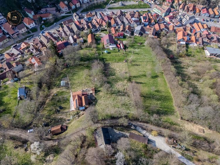 Teren Construcții intravilan de 2390 mp, în Schei