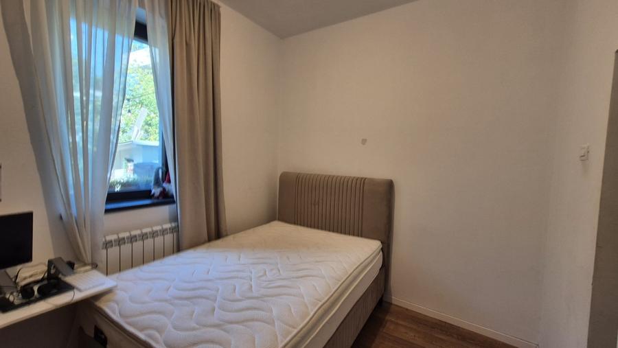 Casă individuală cu 7 camere cu Canalizare în Drumul Sării