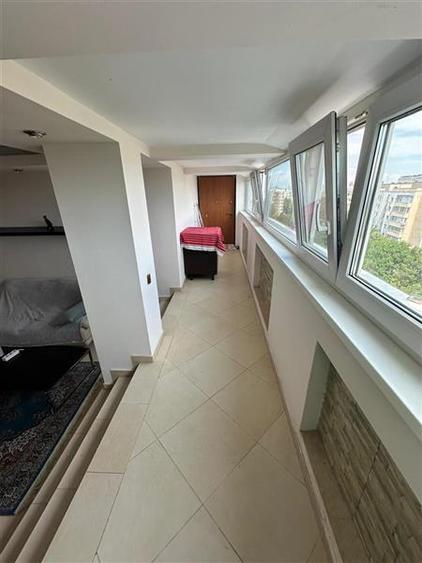 Apartament cu 3 camere semidecomandat, mobilat în Tineretului