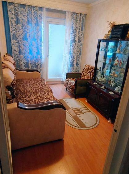 Apartament cu 3 camere decomandat, mobilat în Școlilor