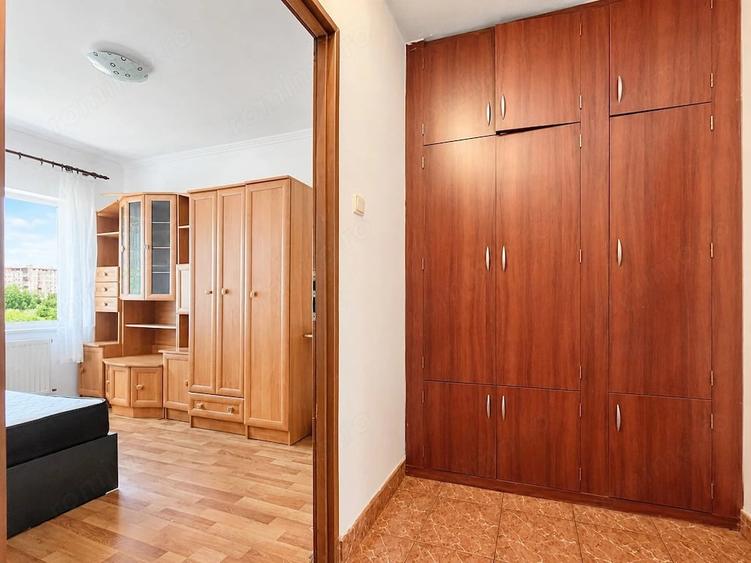 Apartament cu 3 camere decomandat în Lipovei