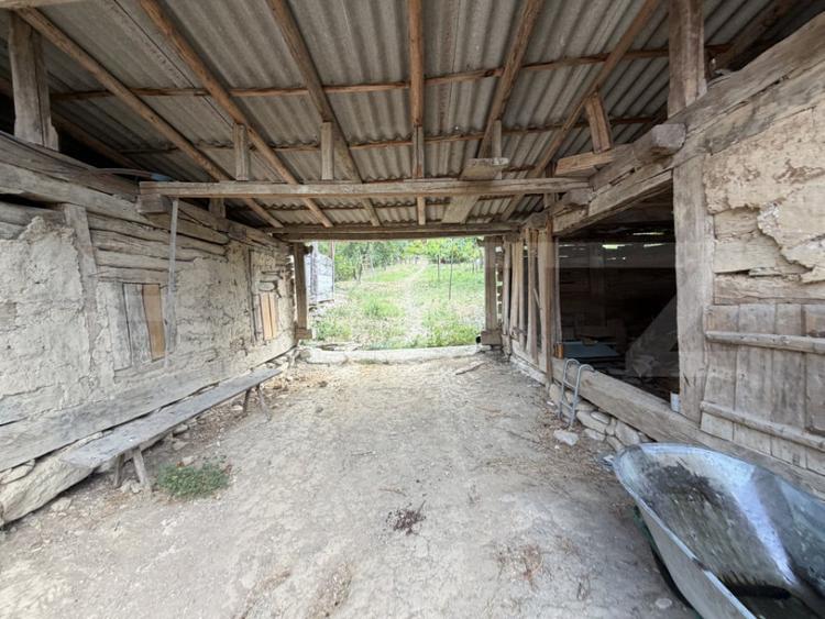 Casă cu 3 camere cu Teren 1000 Mp în Hurez