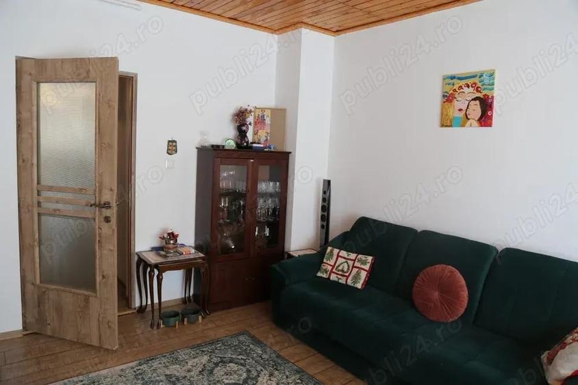 Apartament cu 4 camere decomandat în Cezar Petrescu