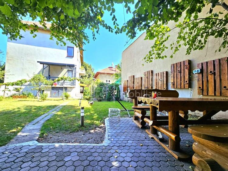Apartament cu 3 camere semidecomandat, mobilat în Andrei Mureșanu