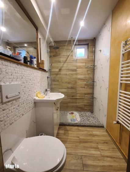 Apartament cu 2 camere semidecomandat în Aleea Carpați