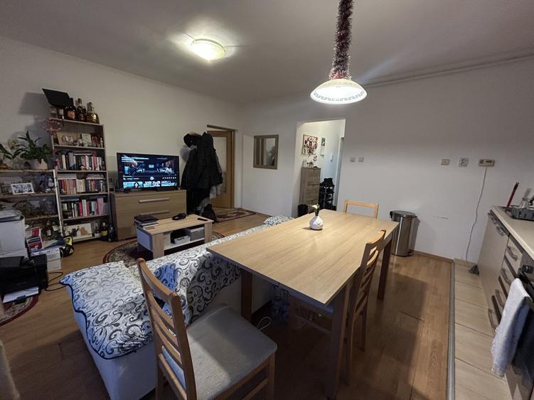 Apartament cu 2 camere semidecomandat, mobilat în Florești — fotografia 2