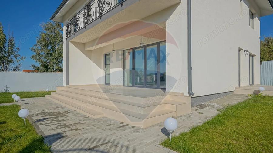 Casă cu 5 camere cu Teren 400 Mp în Bunloc