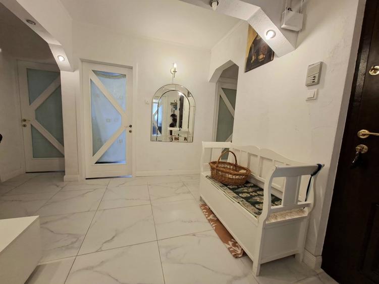 Apartament cu 4 camere decomandat, mobilat în Codlea