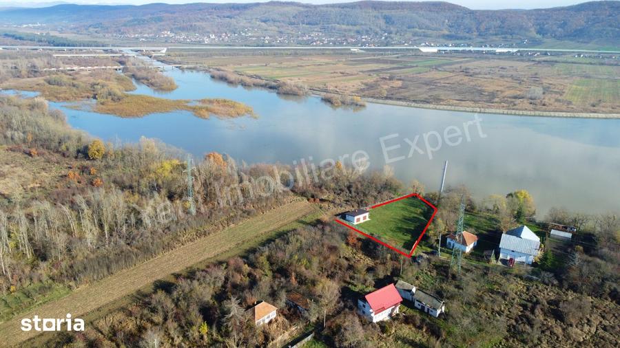 Teren de 1600 mp, în Merișani