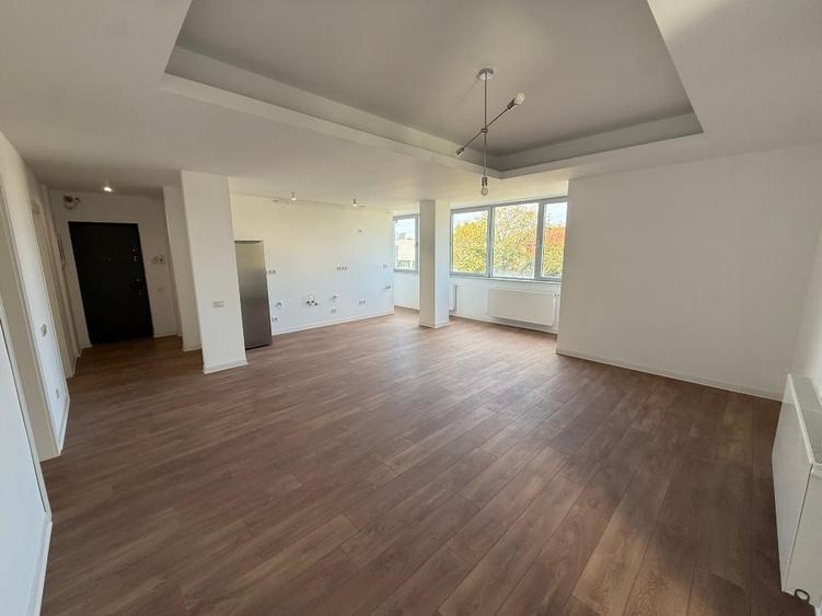 Apartament cu 4 camere decomandat în Băneasa