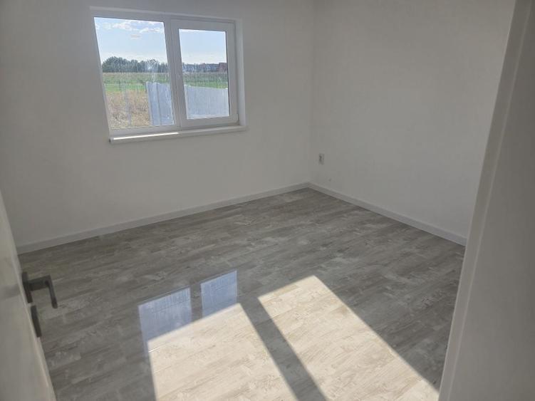 Casă cu 4 camere în Parța