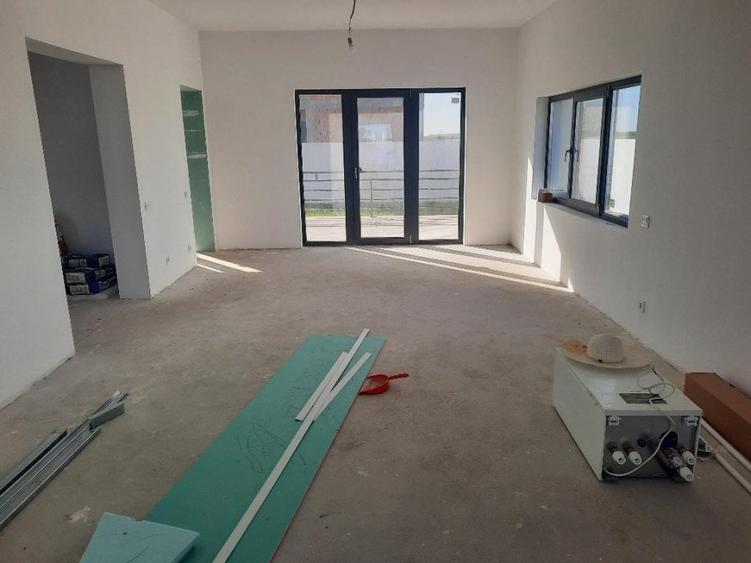Casă individuală cu 5 camere cu Teren 376 Mp în Zurbaua