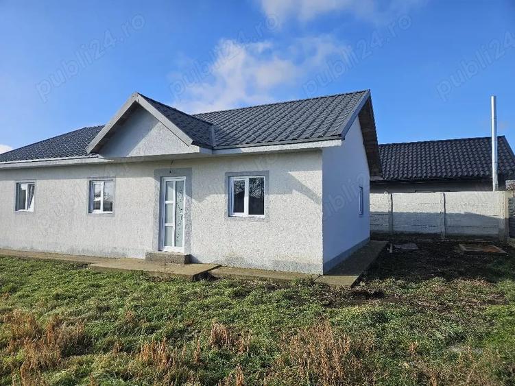 Casă cu 4 camere cu Teren 500 Mp în Pecineaga
