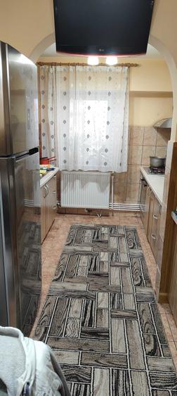 Apartament cu 4 camere decomandat în Central