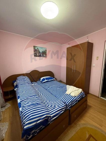 Casă cu 8 camere cu Teren 462 Mp în Central