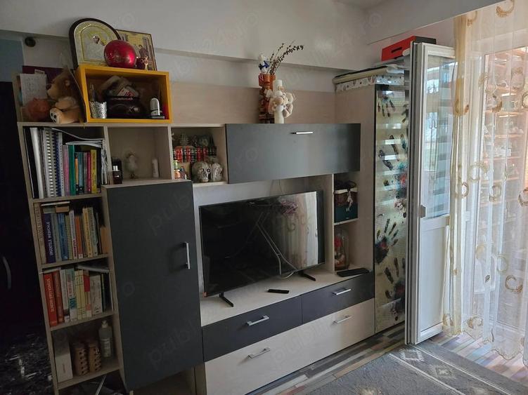 Apartament cu 3 camere semidecomandat în Central