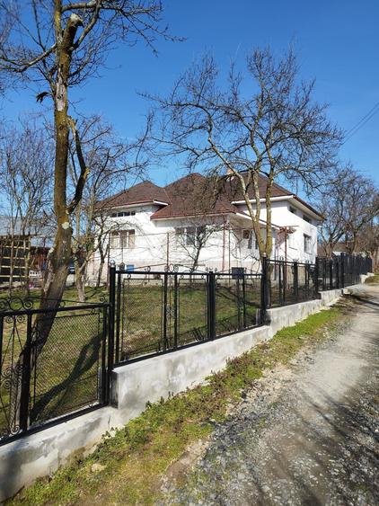 Casă cu 4 camere în Finteușu Mare